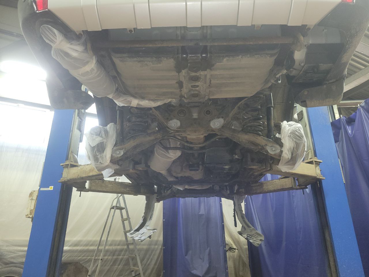 Осмотр днища Mitsubishi Pajero 2014