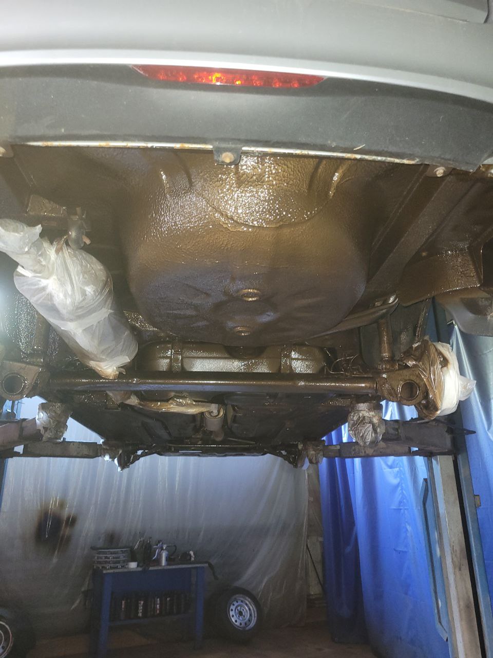 Антикоррозийная обработка днища автомобиля Lada Granta 2016